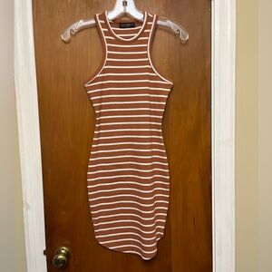 ***Liz and Sara Brown Striped Dress. S.      R1